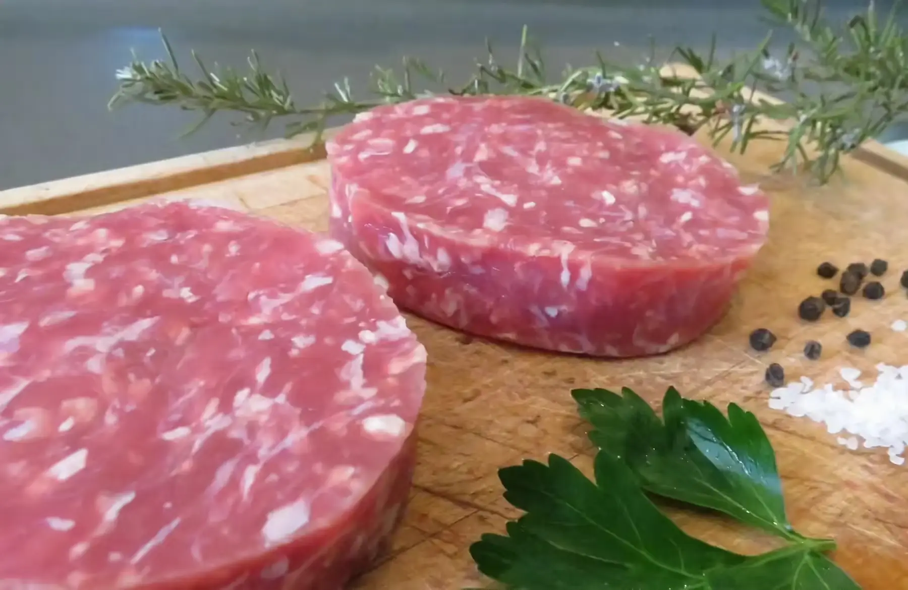 lot 8 steaks hachés de veau rosé