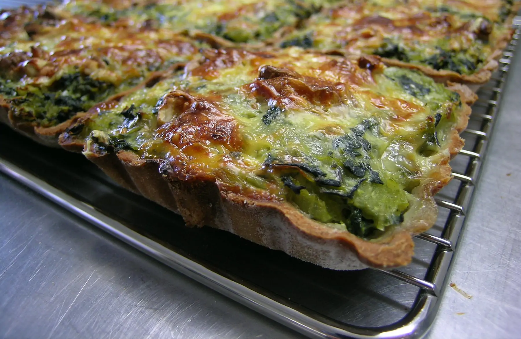 tartelette aux blettes, tomates séchées, féta et noisettes vg sg