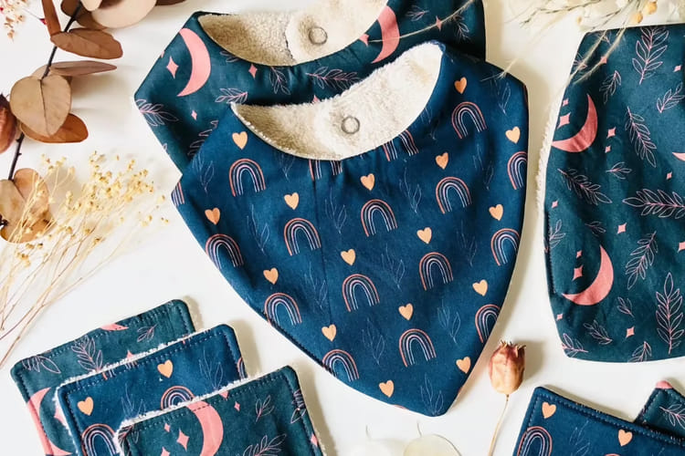 mon bavoir bandana "vers l'infini et l'au-delà"