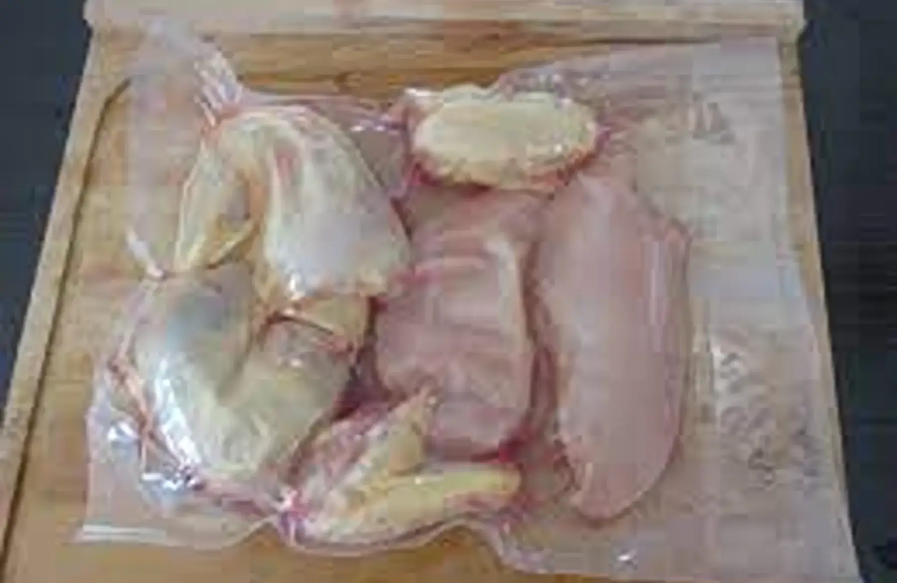 poulet bio entier découpé.