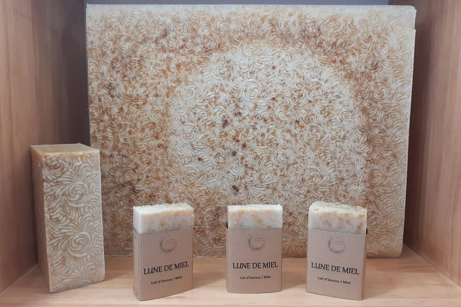 savon lune de miel ( lait d'anesse, chanvre, miel)