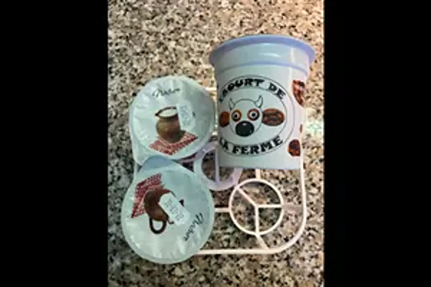 au profit du secours populaire : pack de 4 yaourts nature sucré