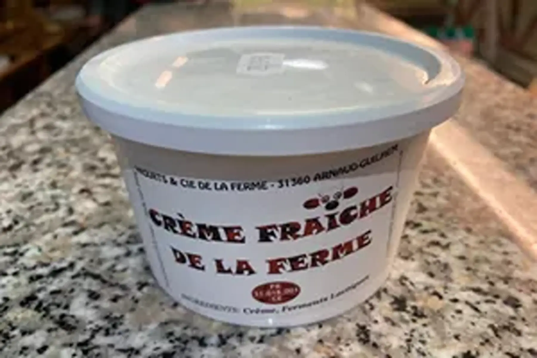 au profit du secours populaire : crème fraîche