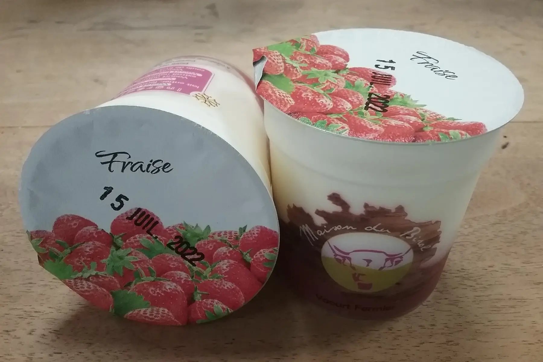 yaourt brassé sur coulis de fraise
