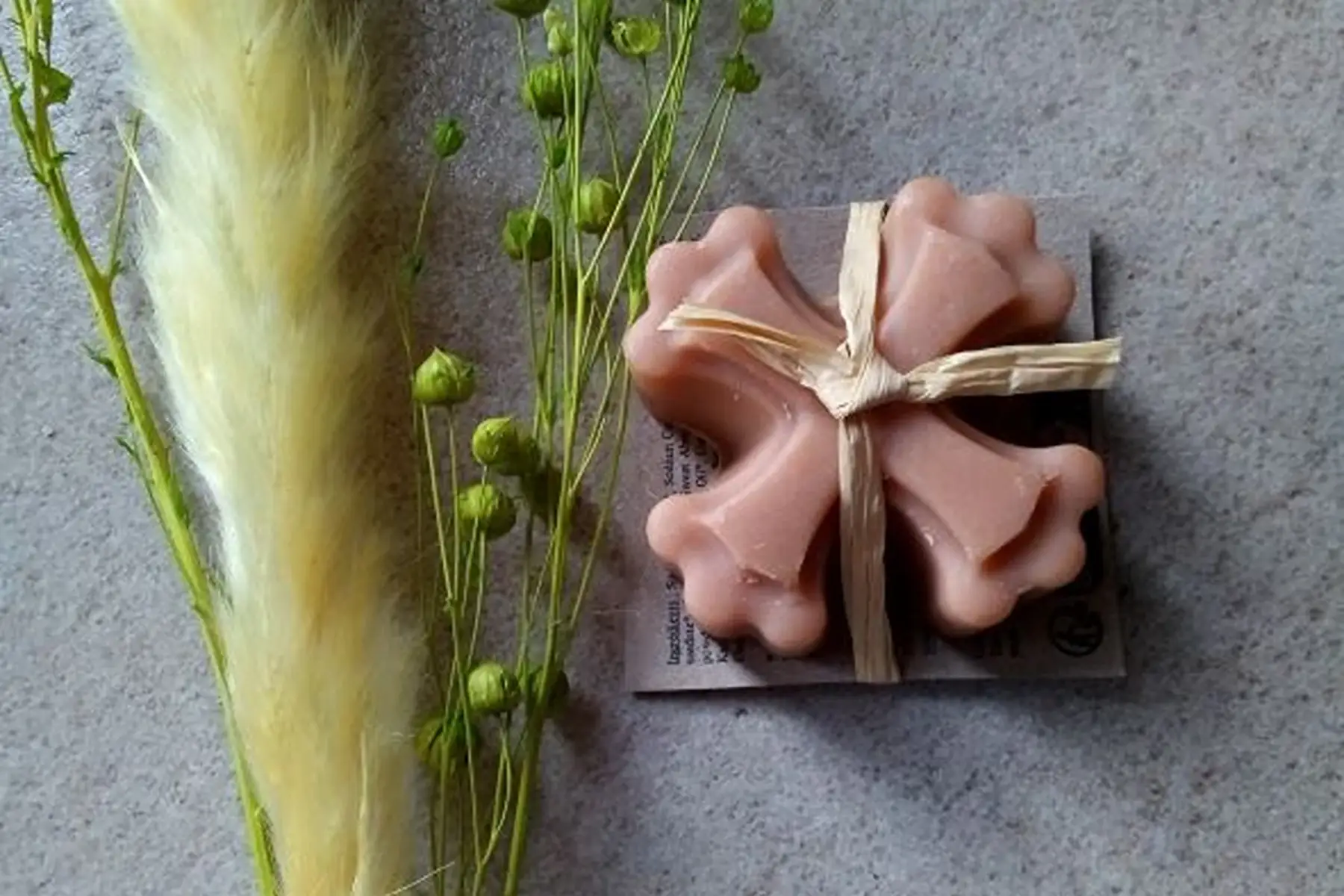 savon croix occitane bunny