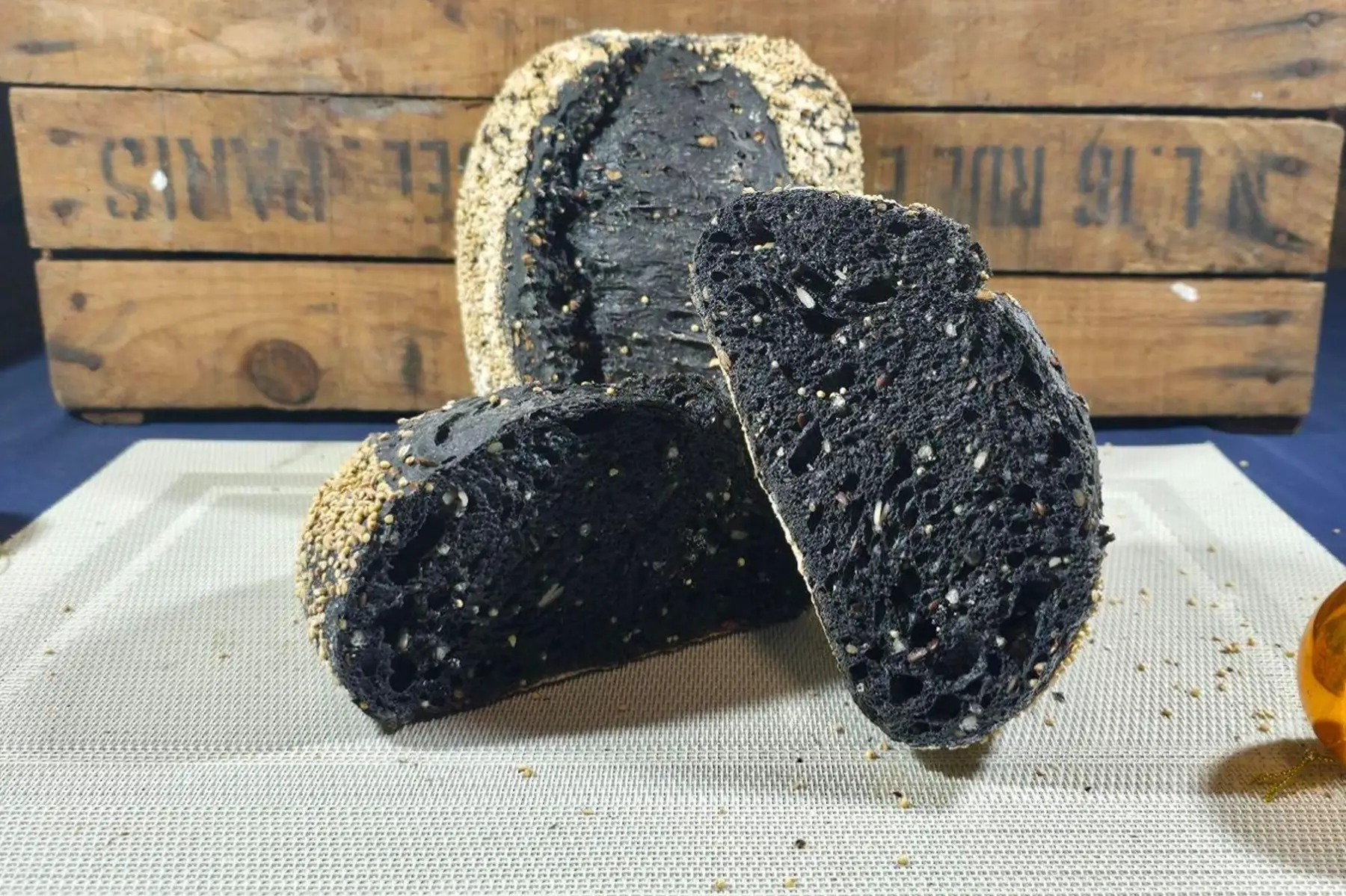 Pain aux graines et Charbon végétal (Pain du moment) 500g