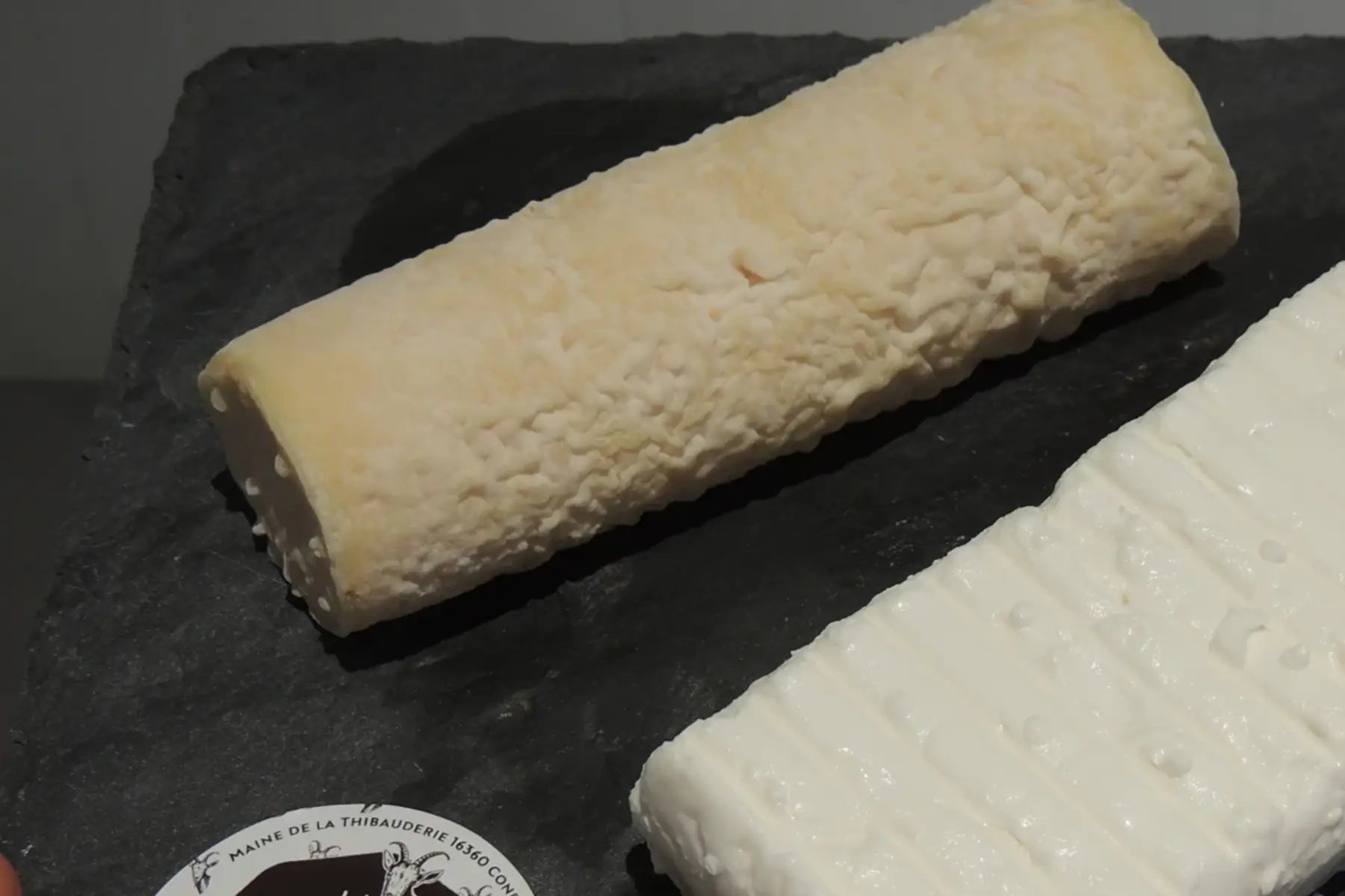 bûche de chèvre affinée