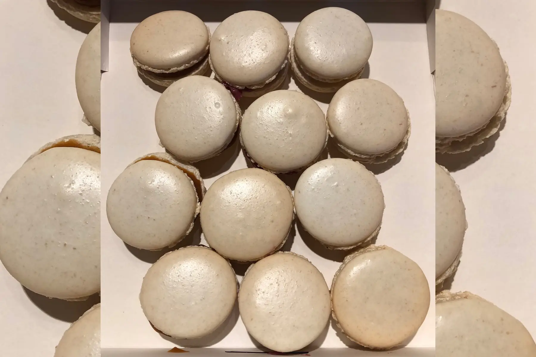 boîte de 12 macarons (nutella/pistache/myrtille)