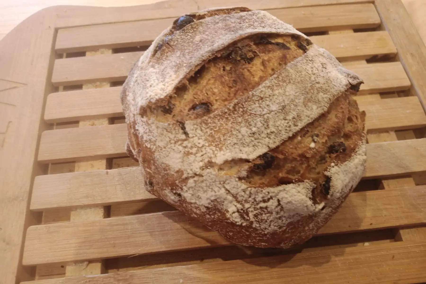 Pain au levain au raisin