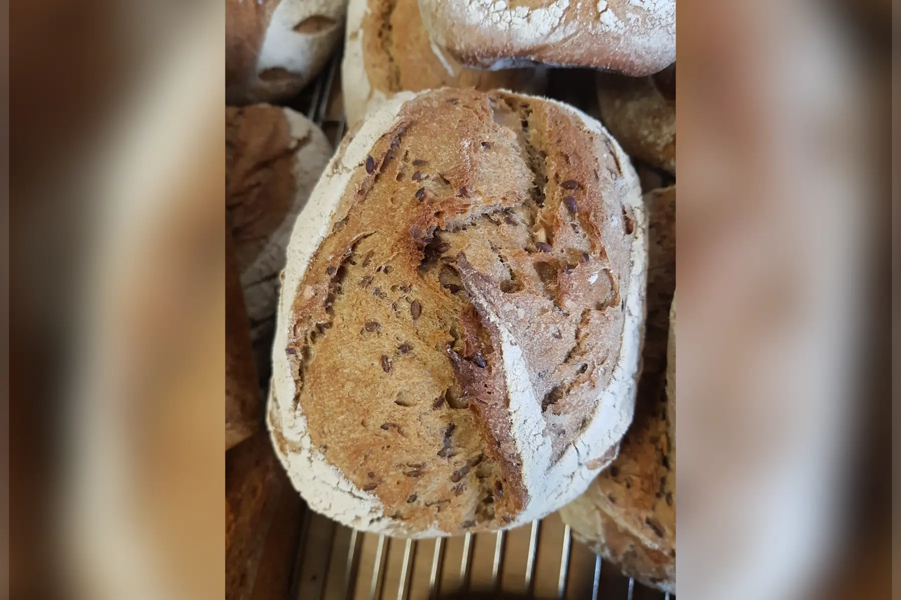 Pain aux graines 400g façonné à la main