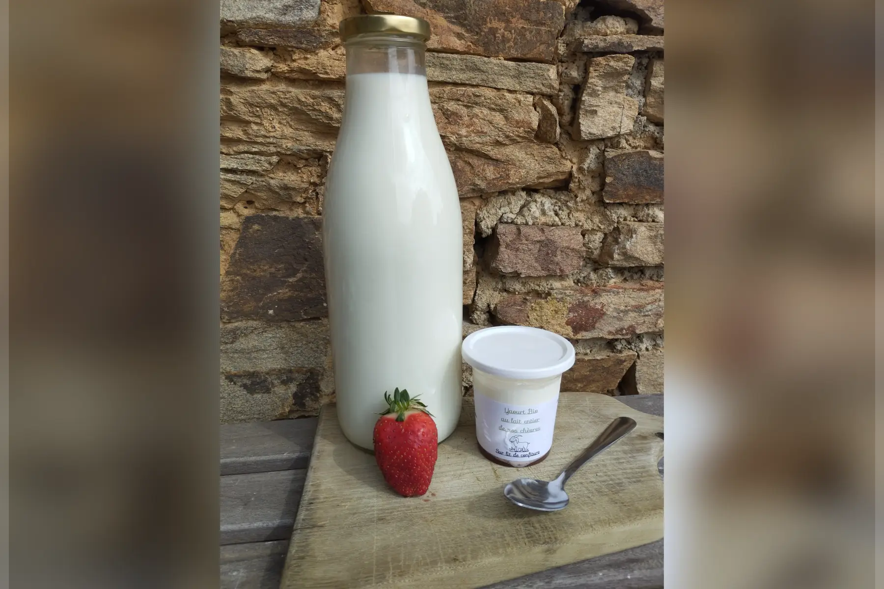 Yaourt chèvre confiture de fraise