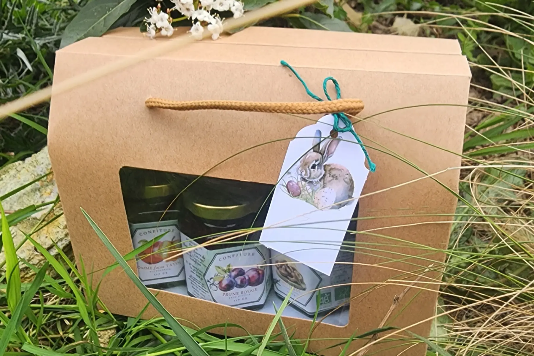 Coffret cadeau, 2 aromatiques, un thé vert, une confiture