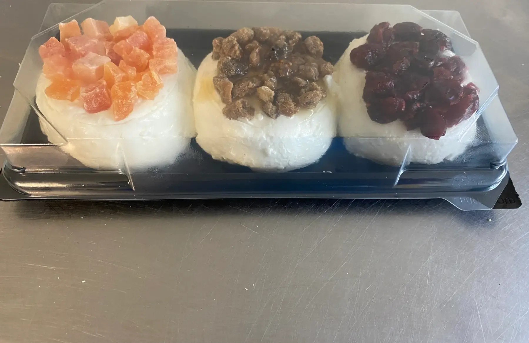 Trio de fromages frais sucrés au lait de chèvre pasteurisé