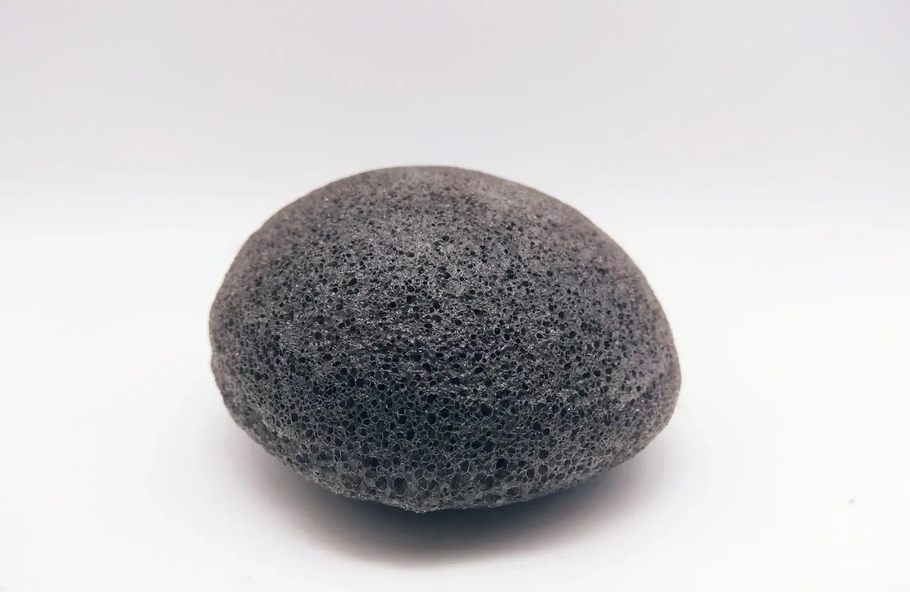 Éponge Konjac au charbon végétal