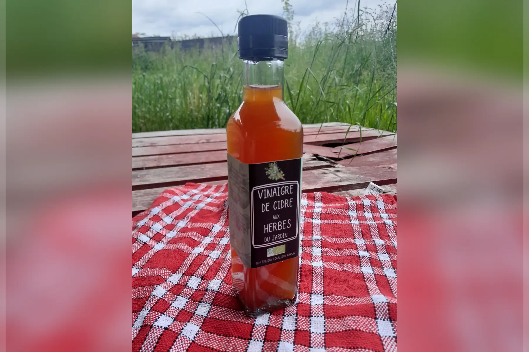 vinaigre aux herbes du jardin