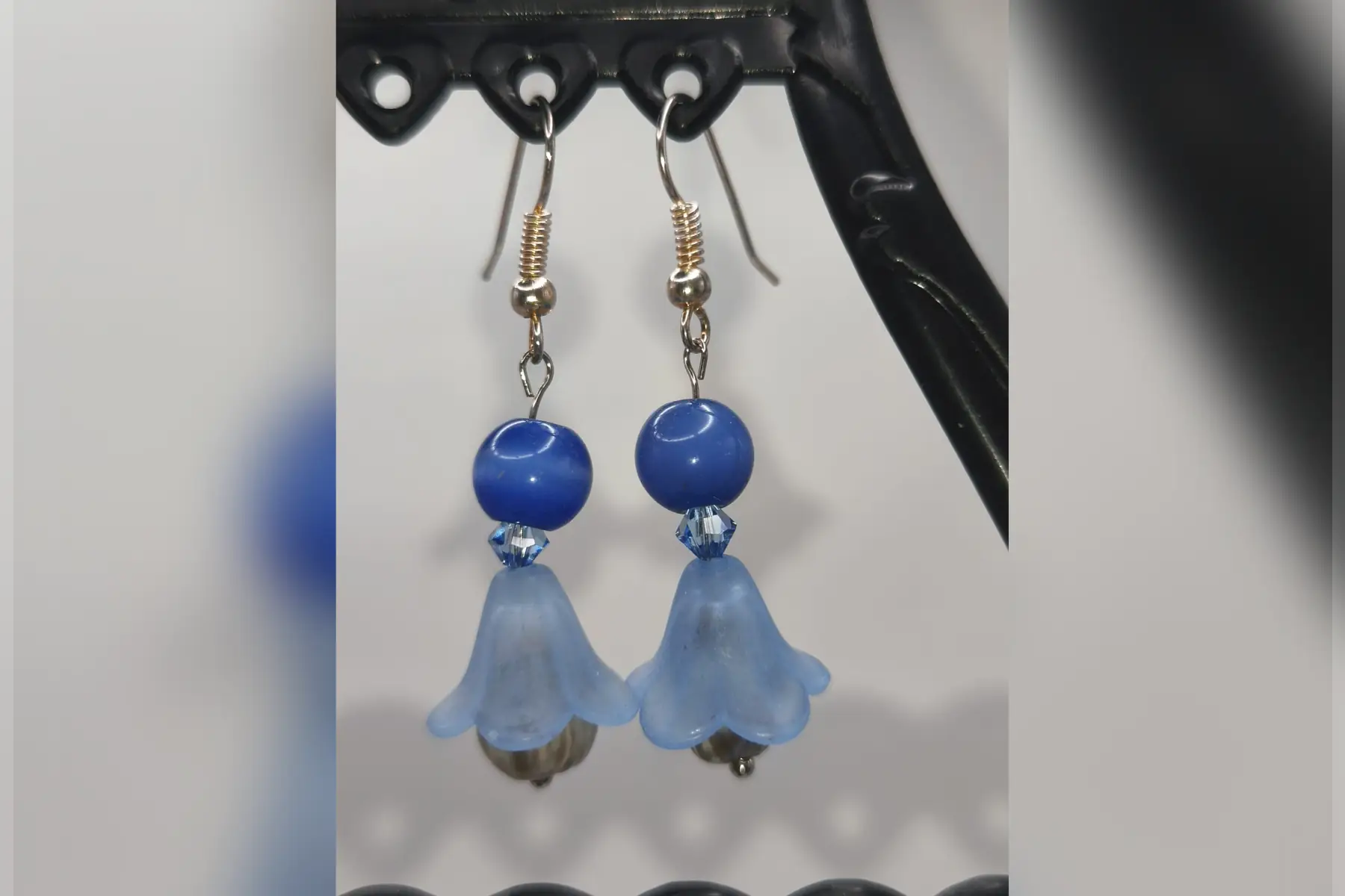 Boucles d’oreilles fleur clochette bleue