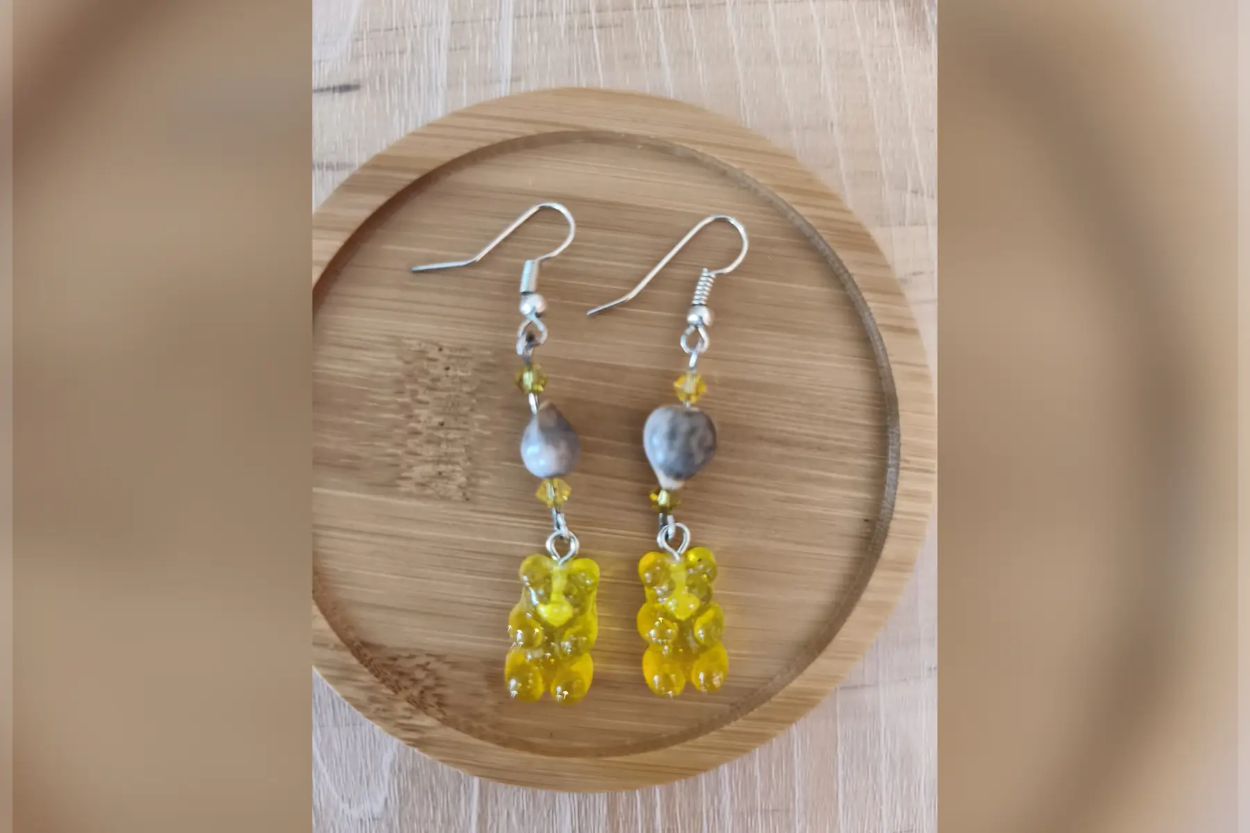 Boucles d’oreilles bonbon ourson jaune avec perles jaunes