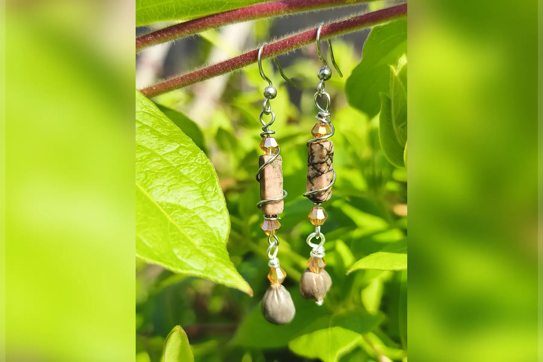 Boucles d’oreilles marron et pierre allongée marron