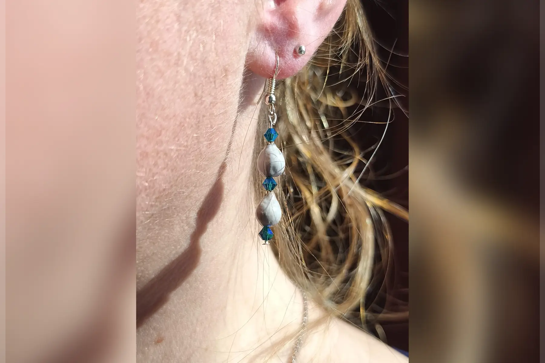 Boucles d’oreilles perles bleues brillantes