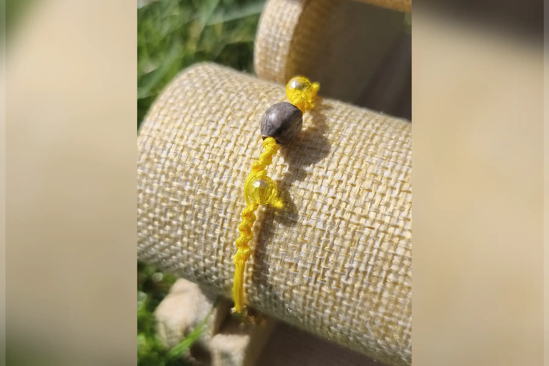 Bracelet macramé perles jaunes