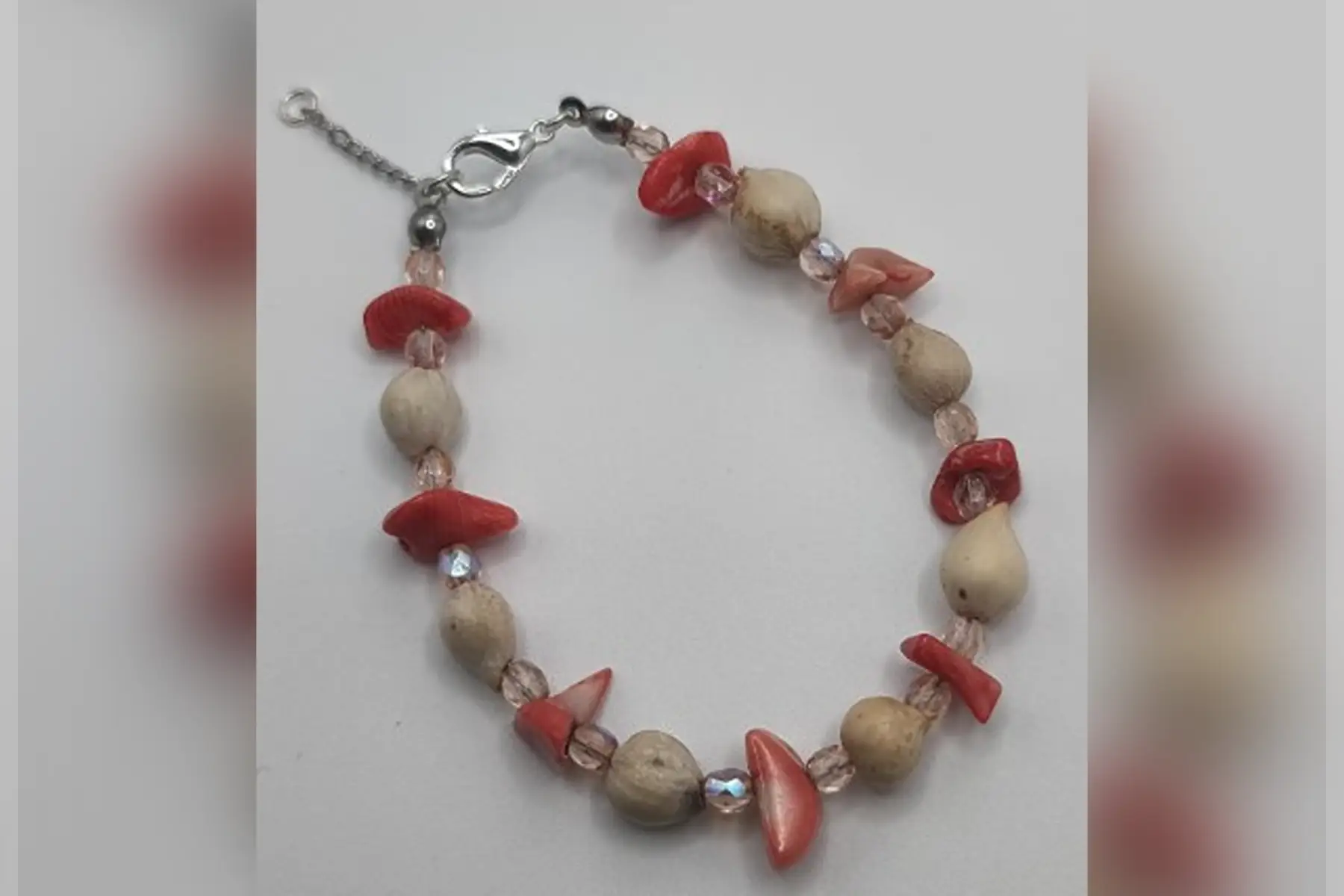 Bracelet corail saumon de Sardaigne et Larmes de Job claires