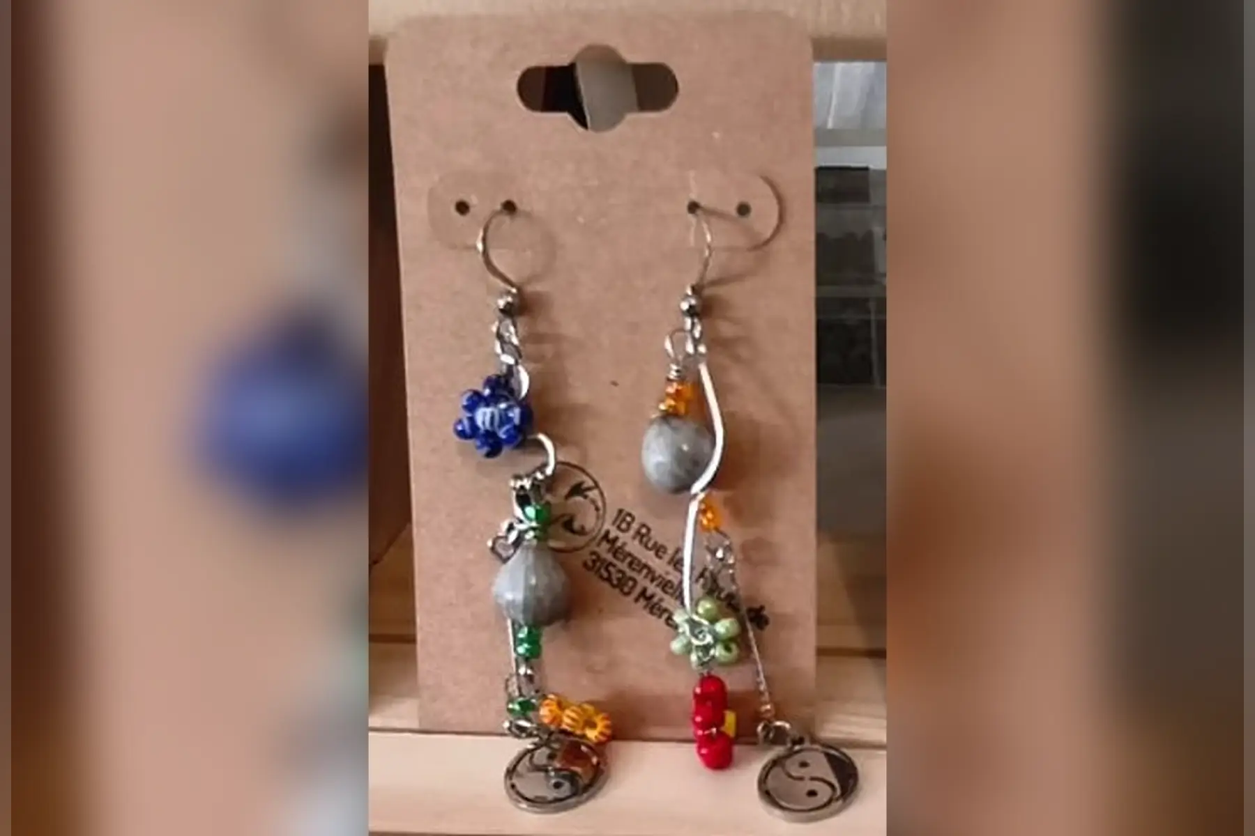Boucles d'oreilles fleur coloré en perles et ying yang
