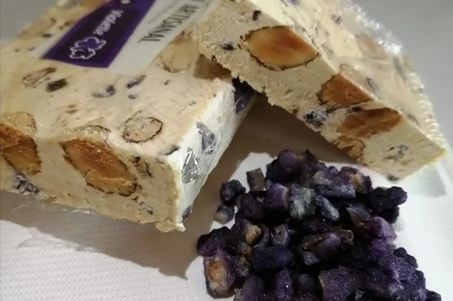 Pétales de violettes cristalises